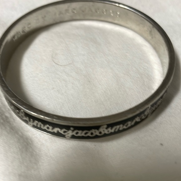 Marc Jacobs Jewelry - Signed MARC JACOBS silver tone black enamel repeating signature circle bangle 5”
